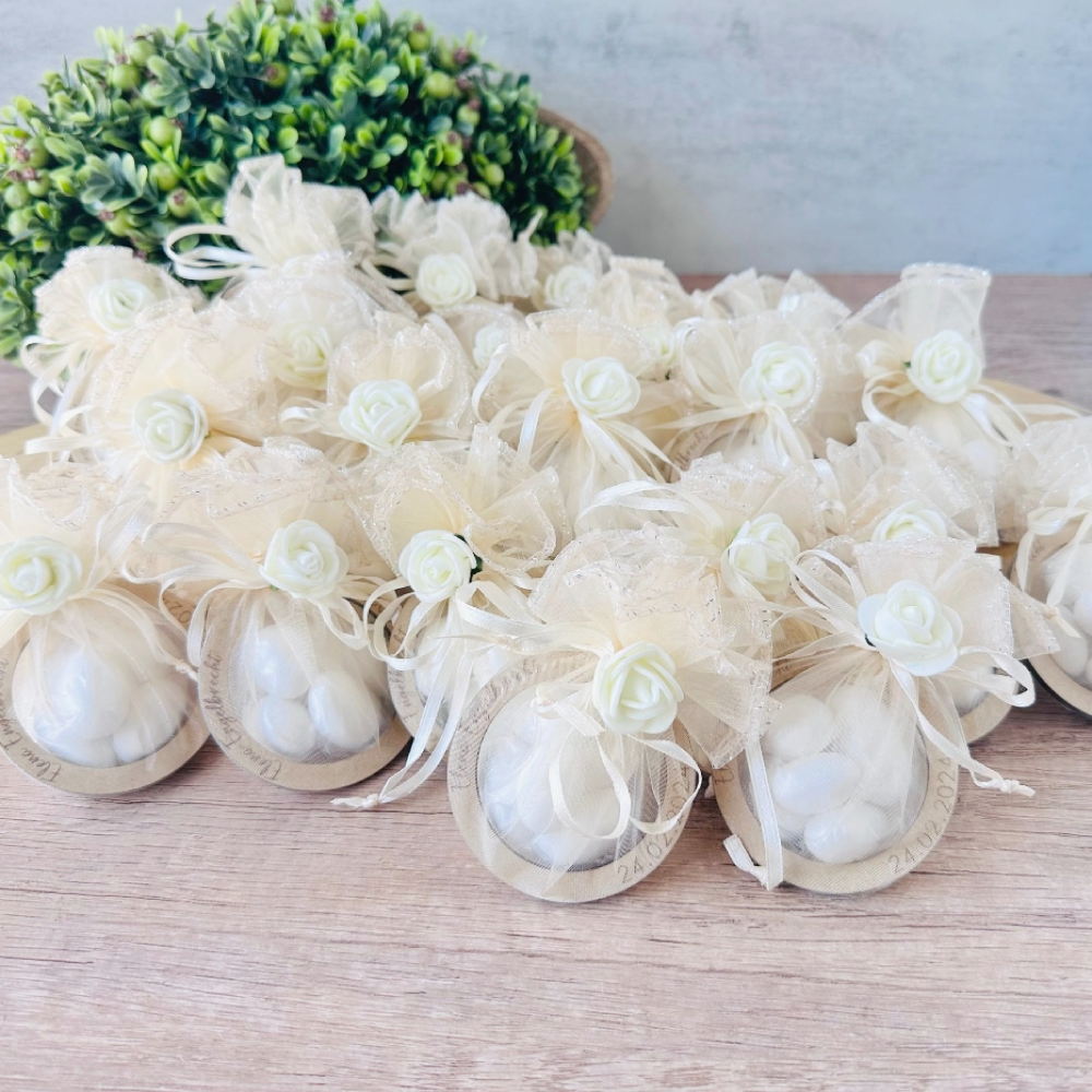 Elegant Organza Tulle with Five Sugared Almonds - A Sweet Delight