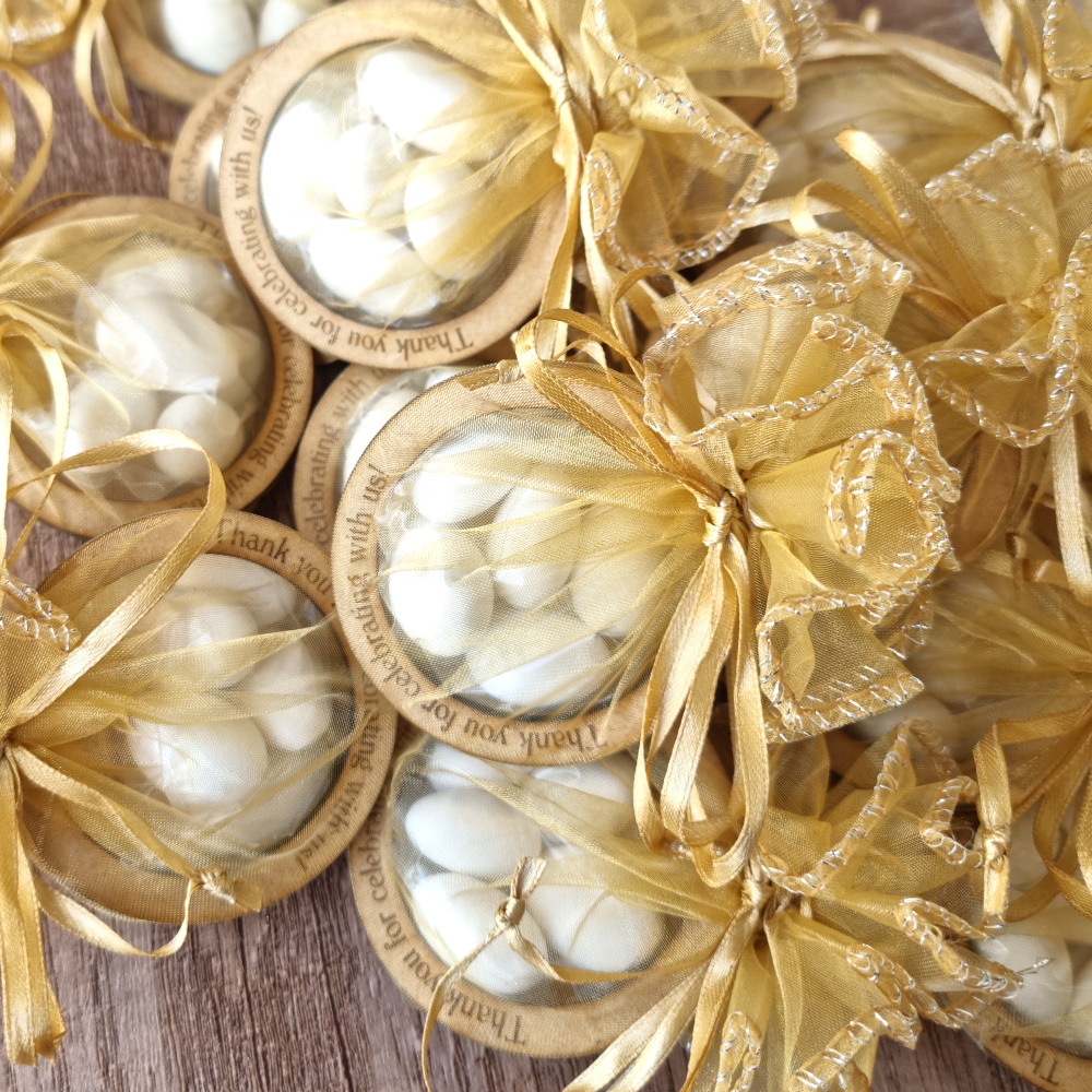 Elegant Organza Tulle with Five Sugared Almonds - A Sweet Delight