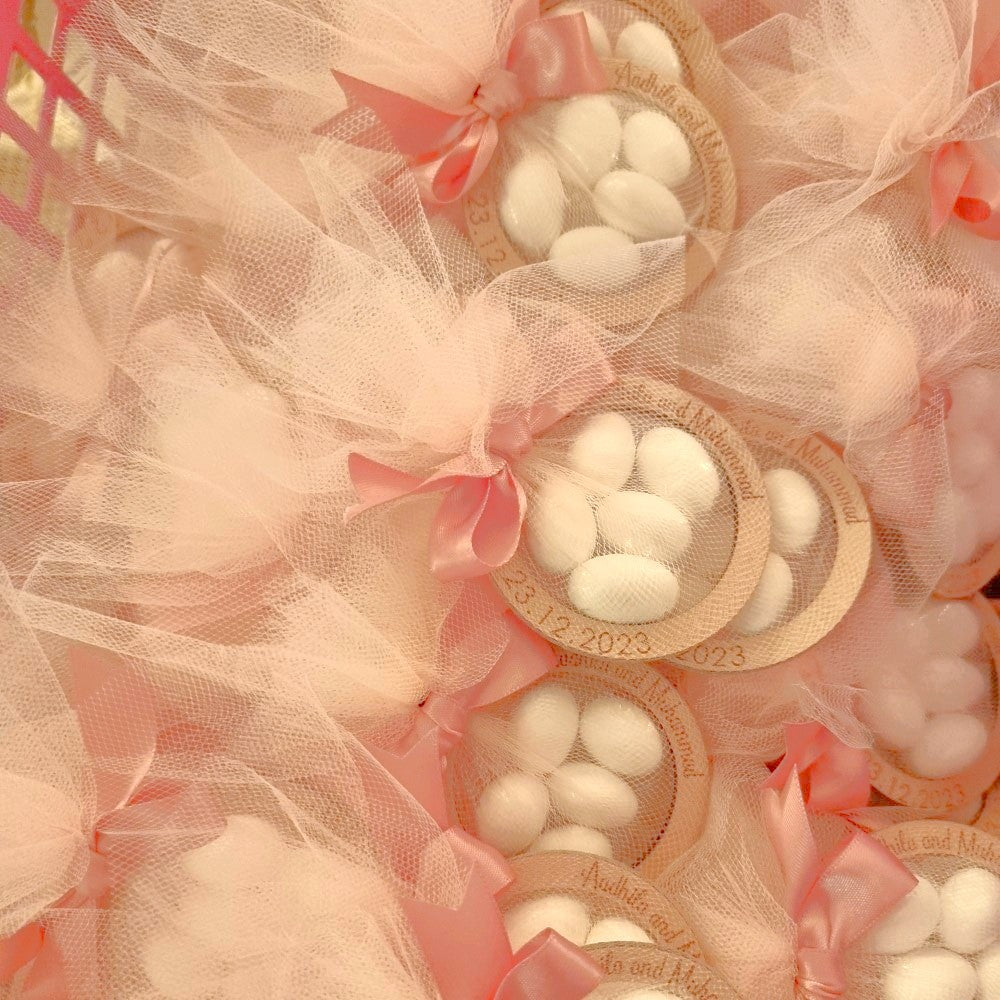 Elegant Organza Tulle with Five Sugared Almonds - A Sweet Delight