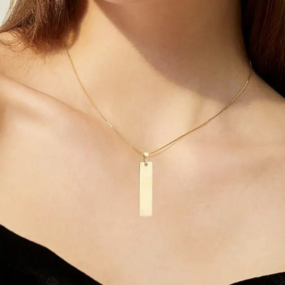 vertical_bar_with_gemstone_necklace