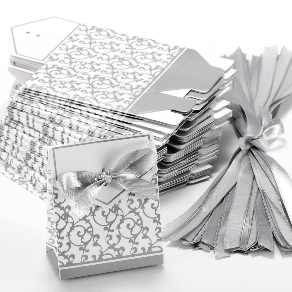 Flat silver and white favour gift boxes (89857379)