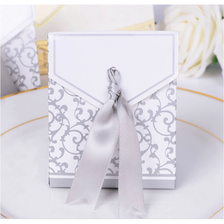 Silver ribbon gift box (89857379)