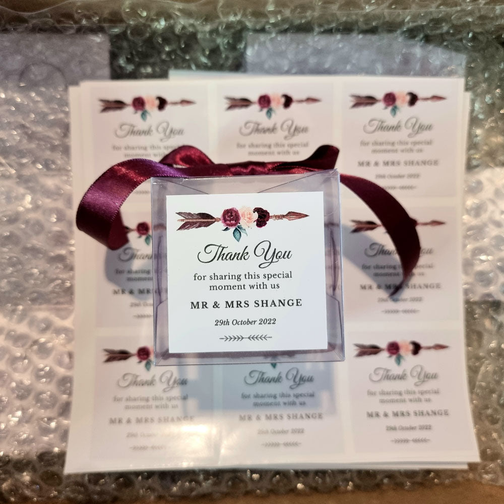 clear-giftbox-with-sticker-and-ribbon