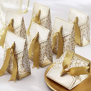 Wedding favour box with gold ribbon (89857375)