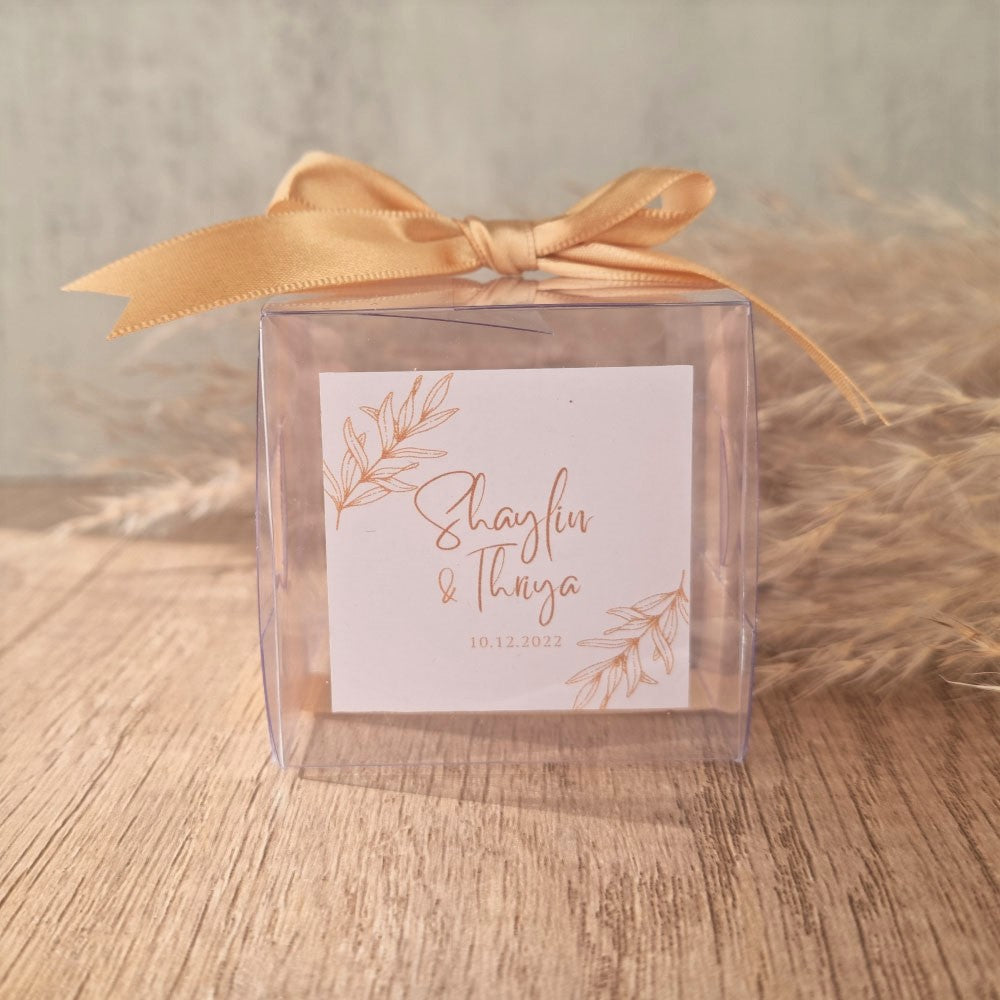 clear-giftbox-with-sticker-and-ribbon